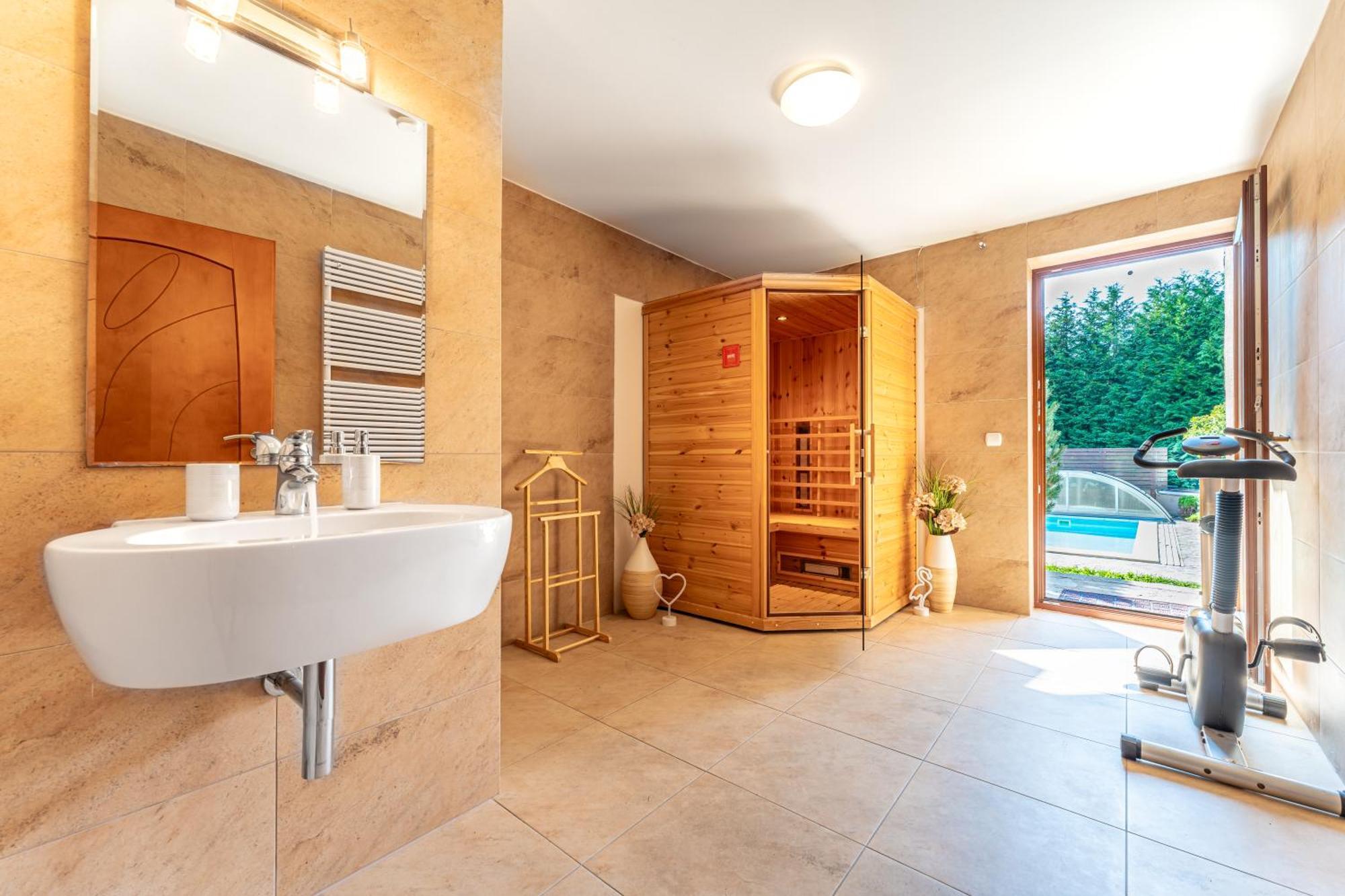 Villa With Pool & Sauna In Beer Village 维尔克波波维采 外观 照片